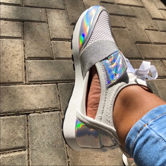 ‼️LAST PAIR‼️White Silver Cut out Side sneakers - Picture 2 of 7